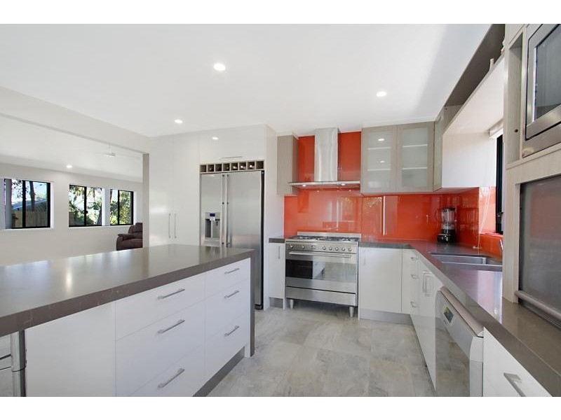 121 K P McGrath Drive, Elanora QLD 4221