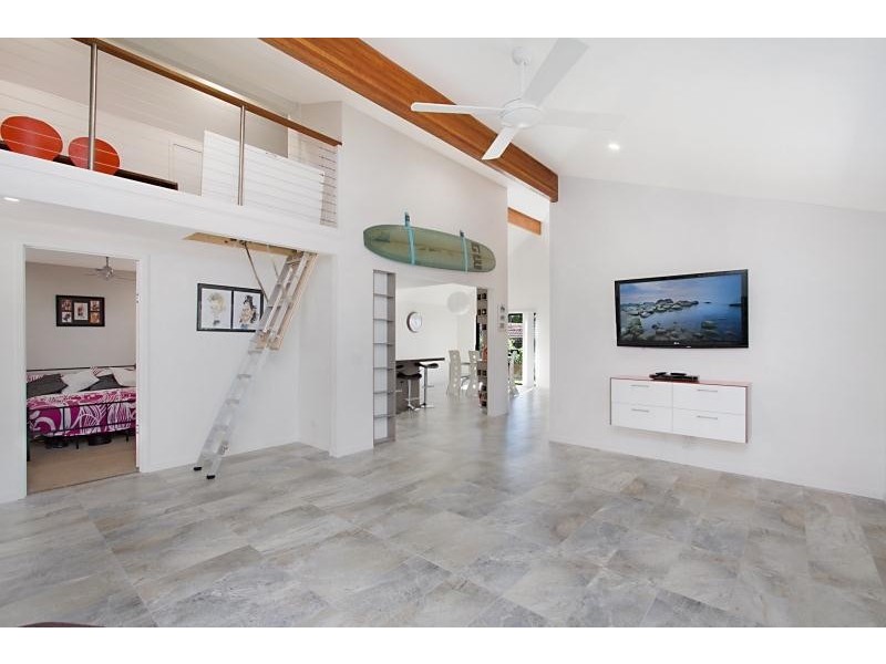 121 K P McGrath Drive, Elanora QLD 4221