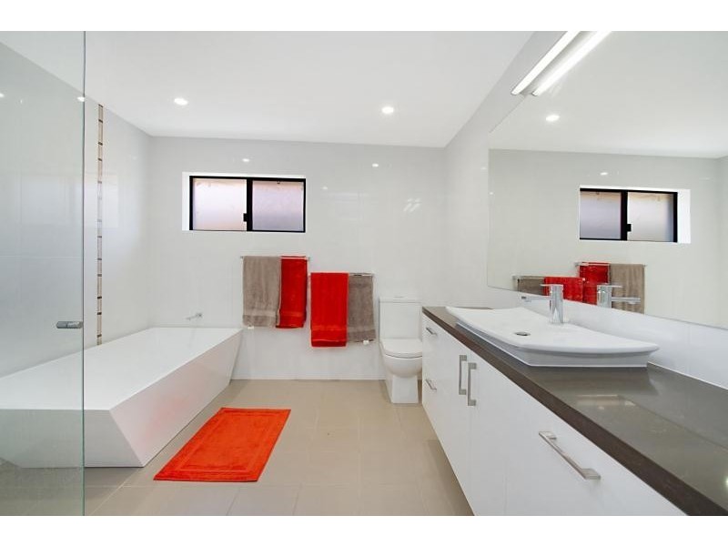 121 K P McGrath Drive, Elanora QLD 4221