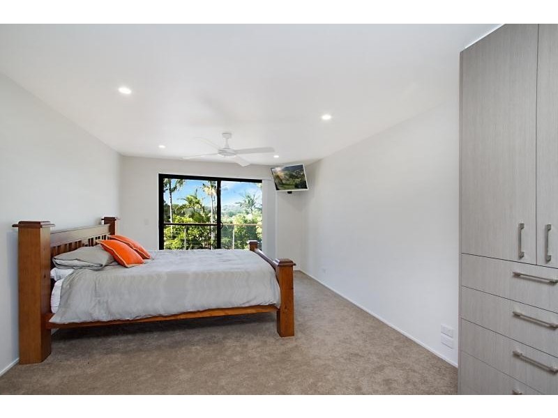 121 K P McGrath Drive, Elanora QLD 4221