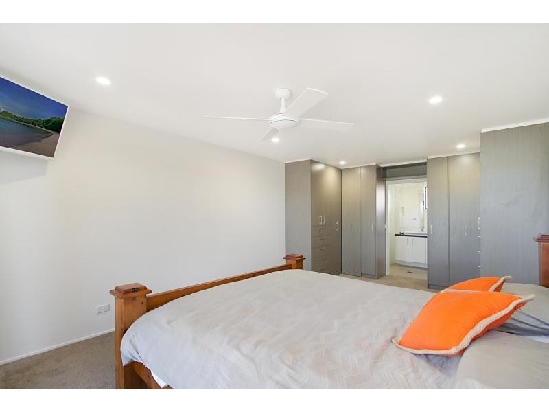 121 K P McGrath Drive, Elanora QLD 4221