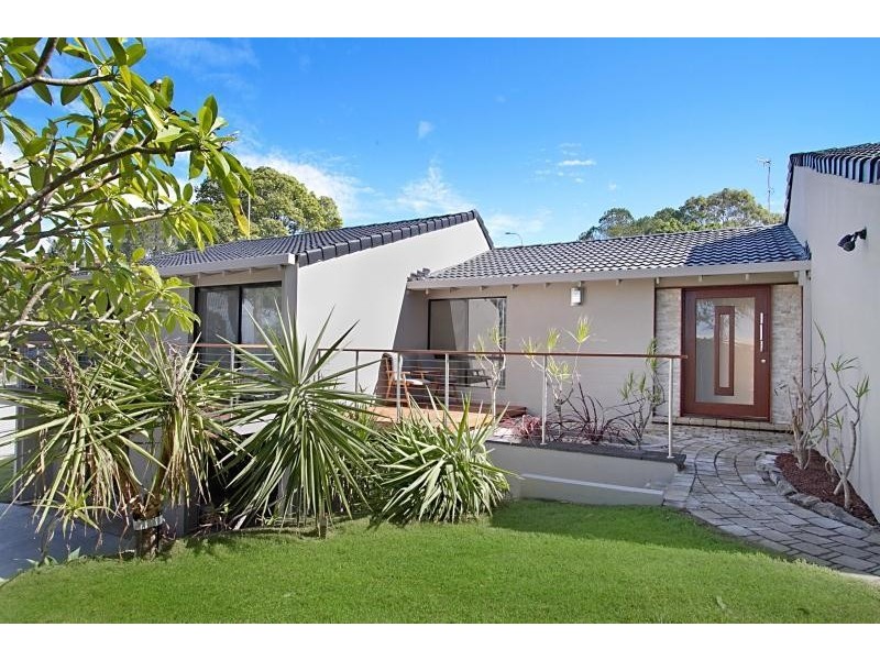 121 K P McGrath Drive, Elanora QLD 4221