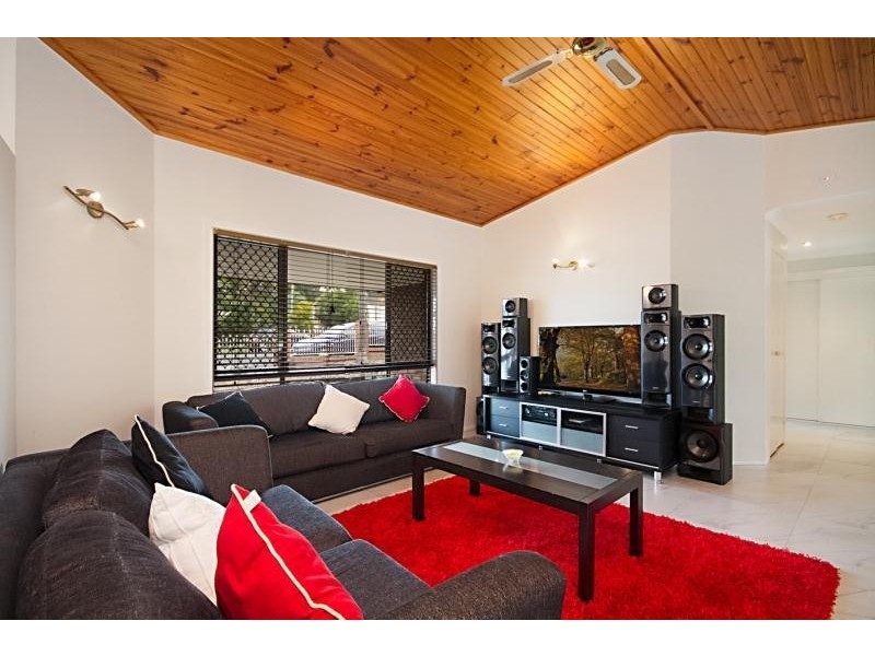 71 Avocado Street, Elanora QLD 4221