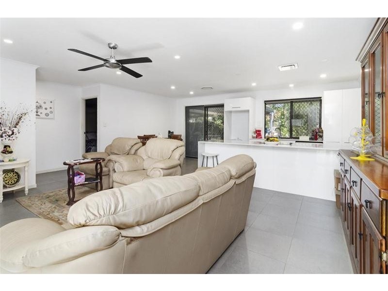 3 Amadeus Street, Elanora QLD 4221