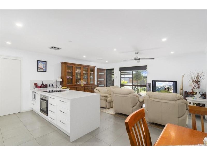 3 Amadeus Street, Elanora QLD 4221