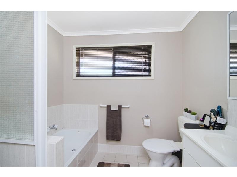 4 Bryony Place, Elanora QLD 4221