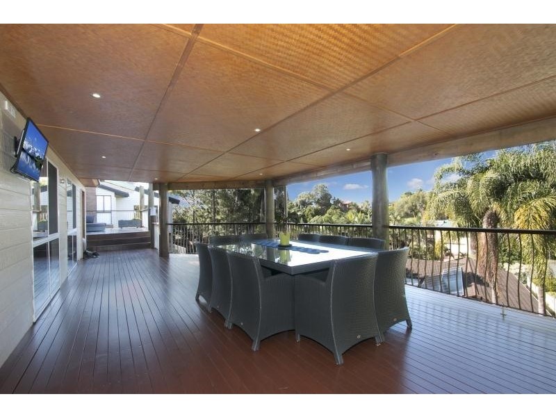 17 Crest Drive, Elanora QLD 4221