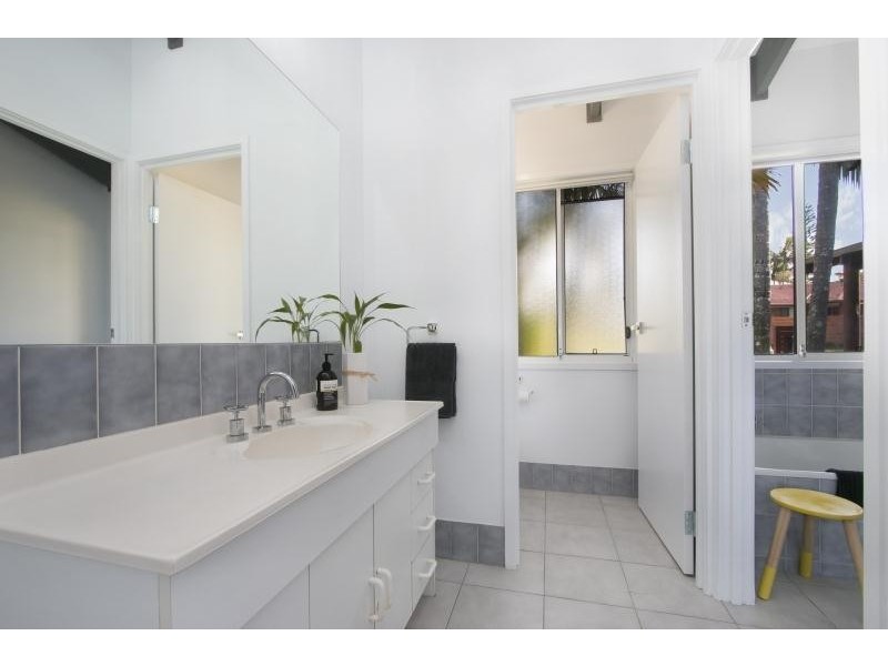 17 Crest Drive, Elanora QLD 4221