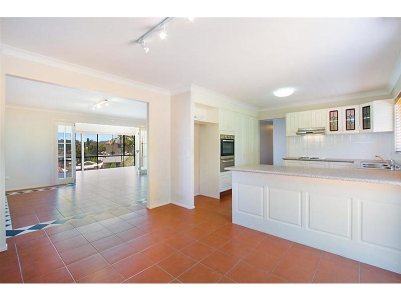 7 Sapwood Court, Elanora QLD 4221