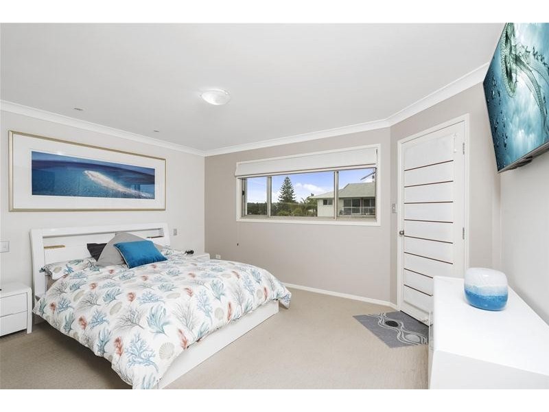 Villa 2/4 Fifteenth Avenue, Palm Beach QLD 4221