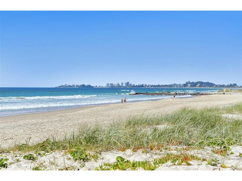 Villa 2/4 Fifteenth Avenue, Palm Beach QLD 4221