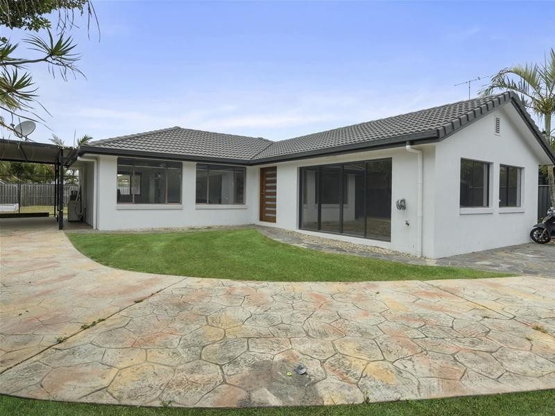 94 Nineteenth Avenue, Palm Beach QLD 4221