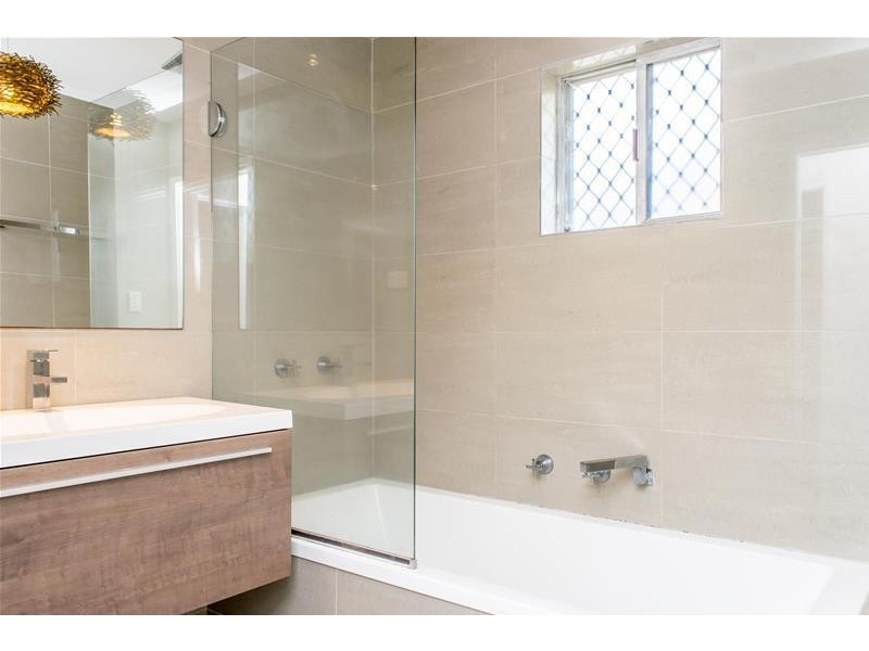 24 Leyte Avenue, Palm Beach QLD 4221