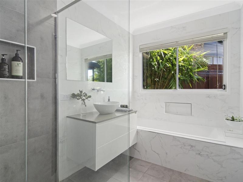 35 Ware Drive, Currumbin Waters QLD 4223
