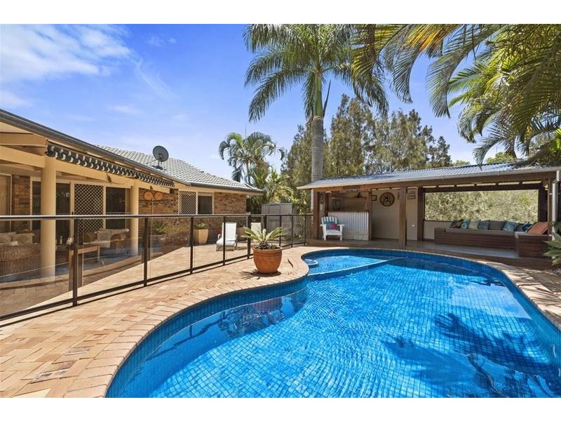 2 Silver Glade Drive, Elanora QLD 4221