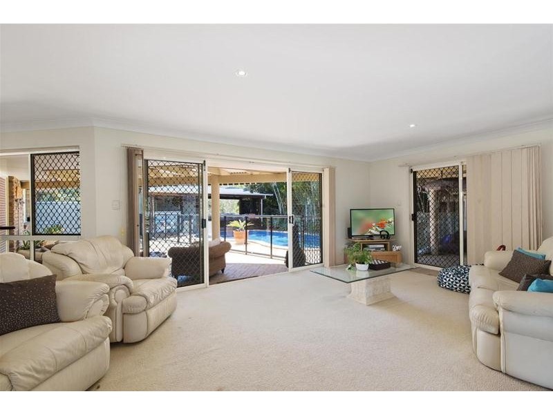 2 Silver Glade Drive, Elanora QLD 4221