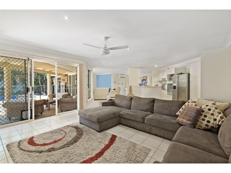 2 Silver Glade Drive, Elanora QLD 4221