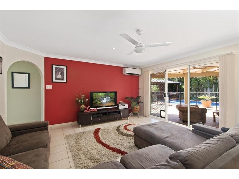 2 Silver Glade Drive, Elanora QLD 4221