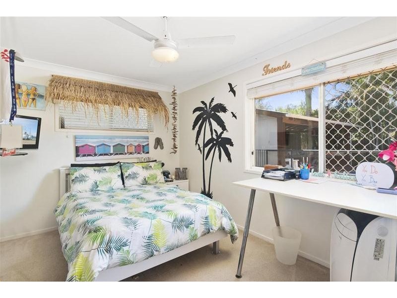 2 Silver Glade Drive, Elanora QLD 4221