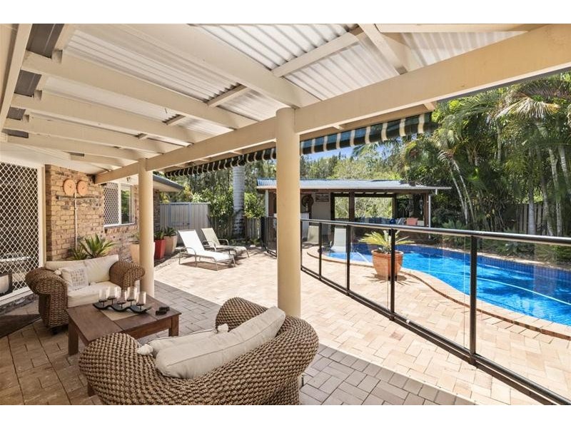 2 Silver Glade Drive, Elanora QLD 4221