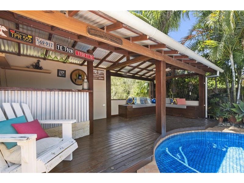 2 Silver Glade Drive, Elanora QLD 4221