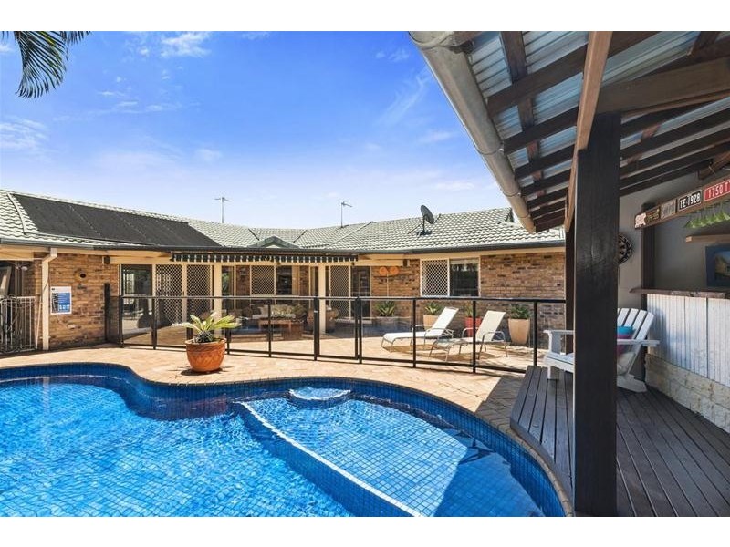 2 Silver Glade Drive, Elanora QLD 4221