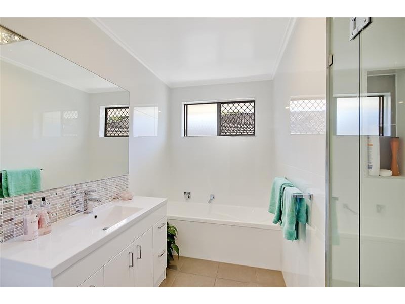 2 Drumfish Drive, Currumbin Waters QLD 4223