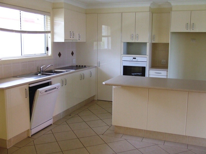 8 Nyoka Court, Elanora QLD 4221