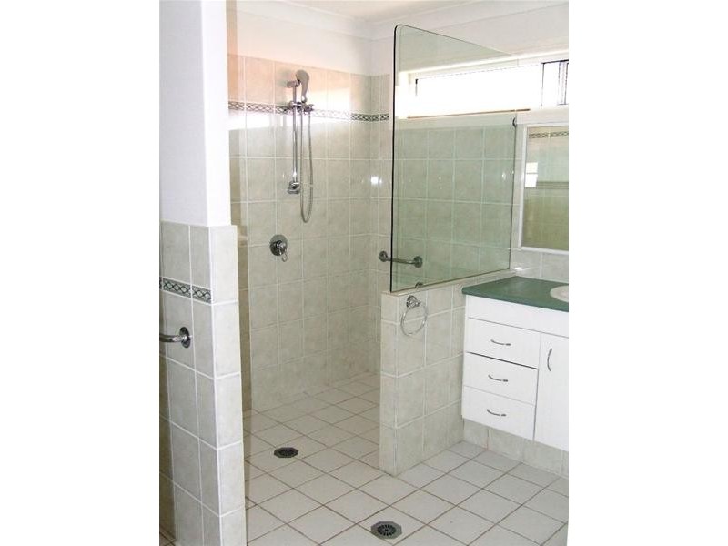 8 Nyoka Court, Elanora QLD 4221