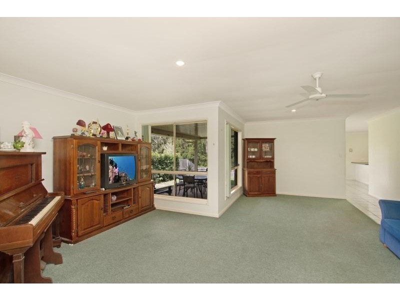 25 Tipuana Drive, Elanora QLD 4221