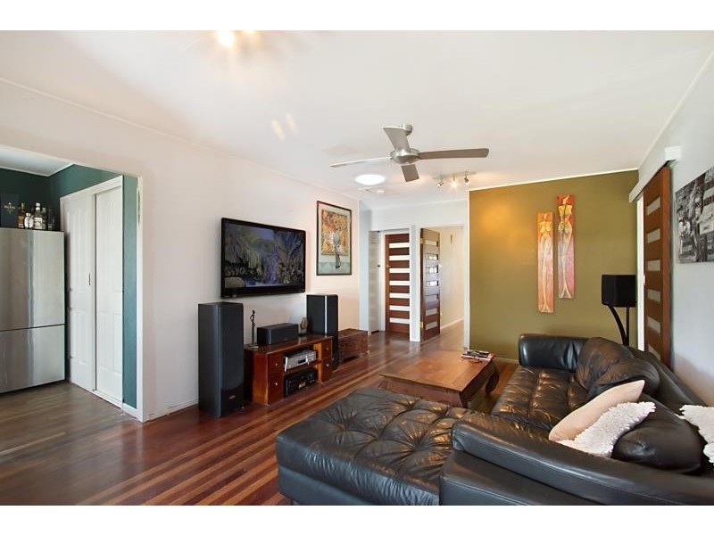 147 Laguna Avenue, Palm Beach QLD 4221