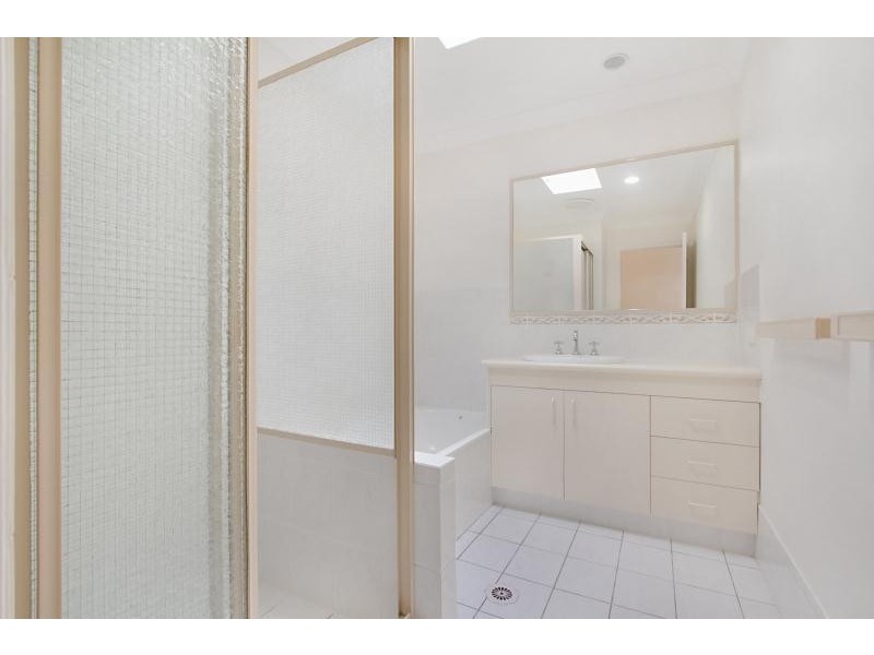 1/39A Banksiadale Close, Elanora QLD 4221