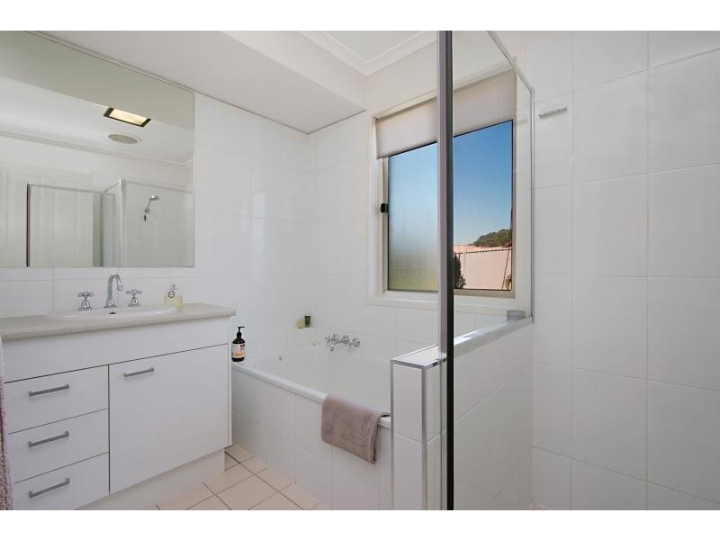 1/11 Carstens  Court, Currumbin Waters QLD 4223