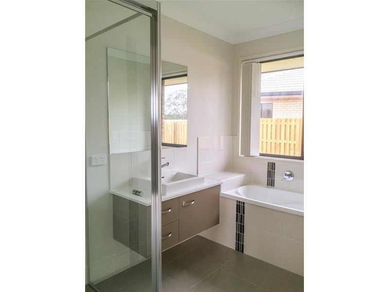 9 Avondale Drive, Pimpama QLD 4209