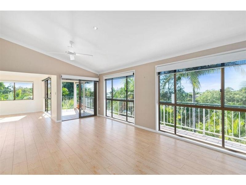 155 K P McGrath Drive, Elanora QLD 4221