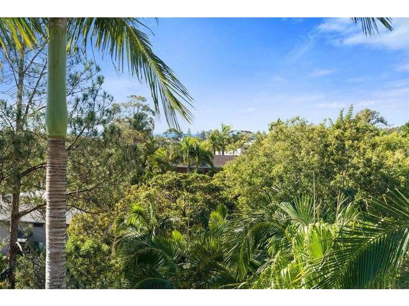 155 K P McGrath Drive, Elanora QLD 4221