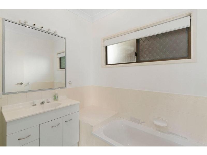 155 K P McGrath Drive, Elanora QLD 4221