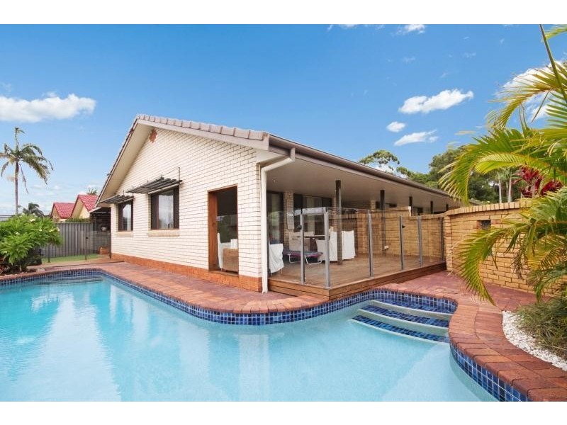 2 Myrtle Court, Palm Beach QLD 4221