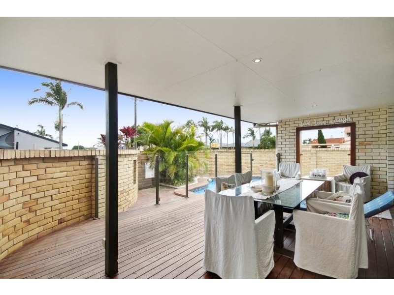 2 Myrtle Court, Palm Beach QLD 4221