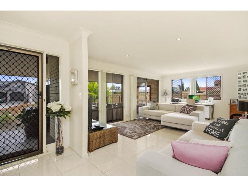 2 Myrtle Court, Palm Beach QLD 4221