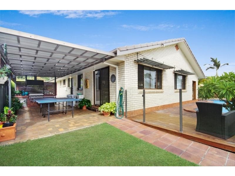 2 Myrtle Court, Palm Beach QLD 4221