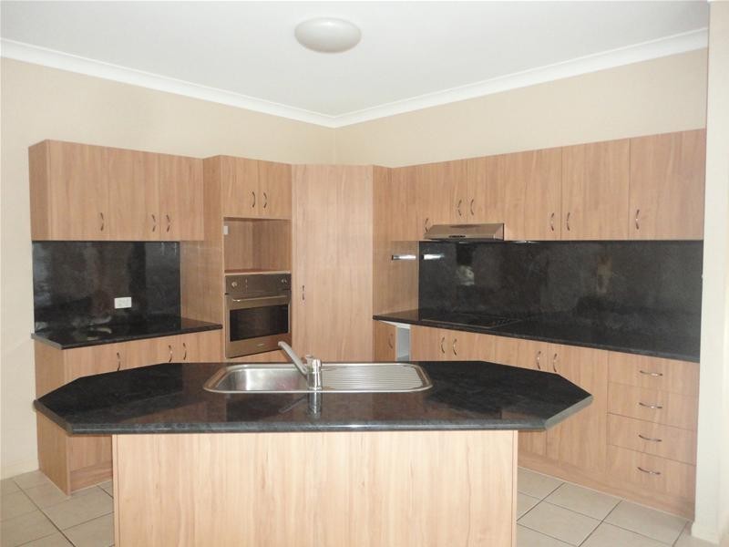 6 Lantau Crescent, Varsity Lakes QLD 4227