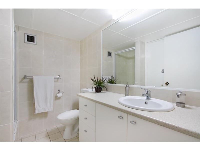 4/1941 Gold Coast Highway, Burleigh Heads QLD 4220