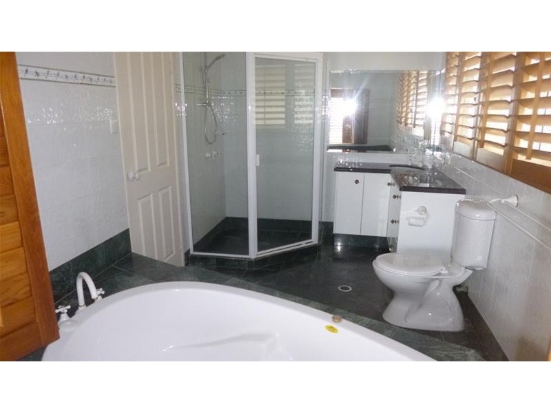 215 Jefferson Lane, Palm Beach QLD 4221