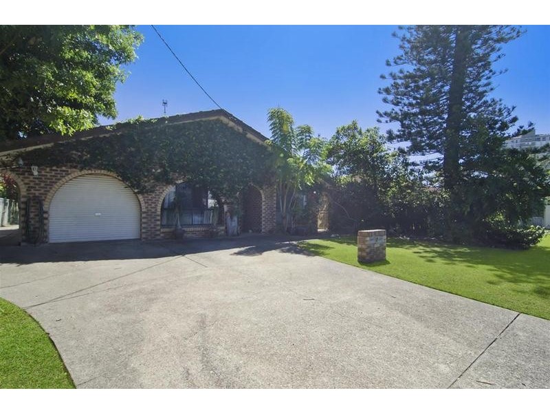 7 Walker Avenue, Palm Beach QLD 4221