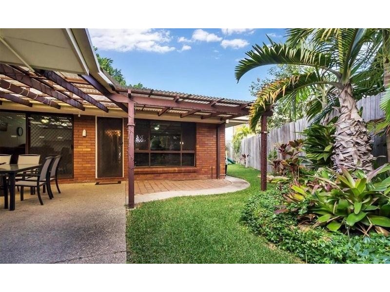 2/7 Flora Close, Burleigh Waters QLD 4220