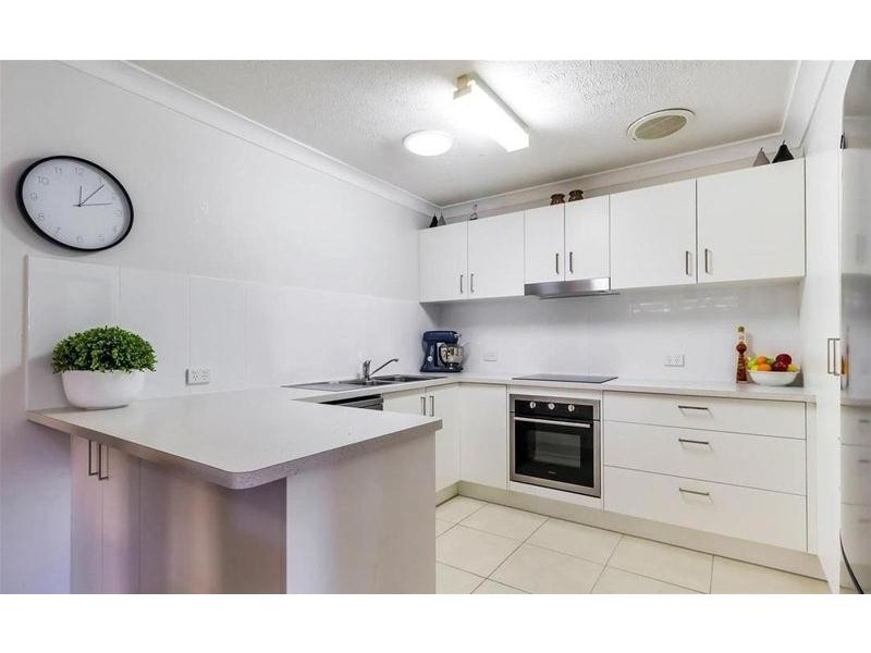 2/7 Flora Close, Burleigh Waters QLD 4220