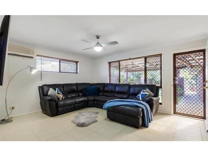 2/7 Flora Close, Burleigh Waters QLD 4220