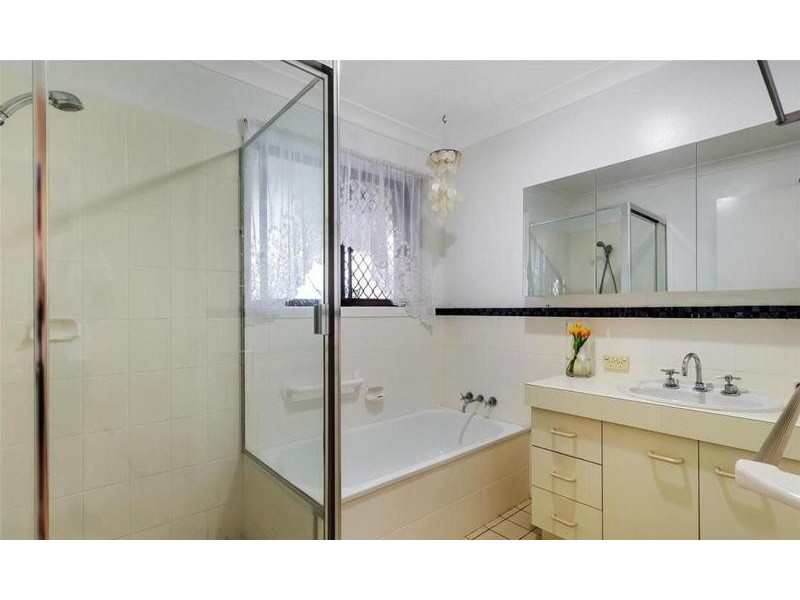 2/7 Flora Close, Burleigh Waters QLD 4220