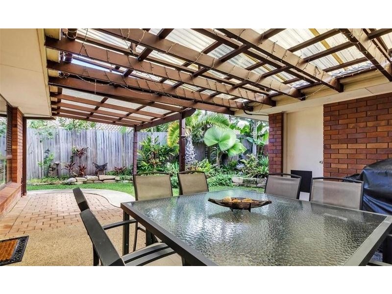 2/7 Flora Close, Burleigh Waters QLD 4220